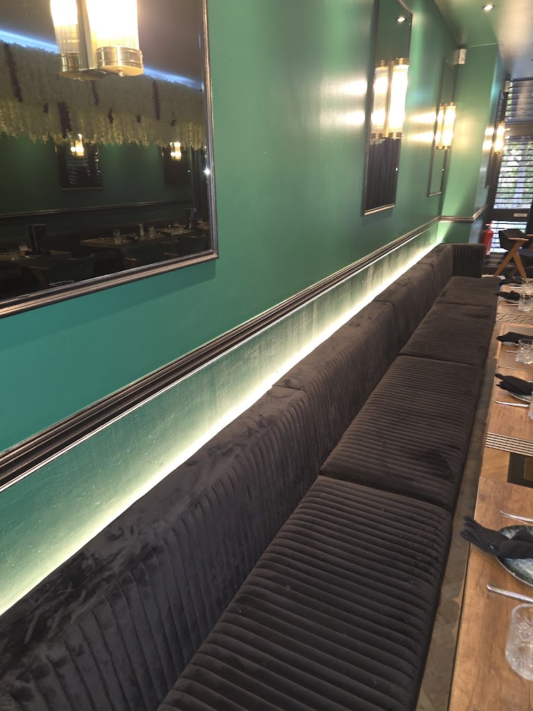 Commercial LED feature lighting